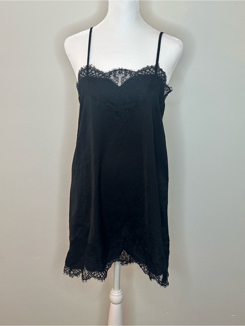 Storia Black Lace-Trim Slip Chemise